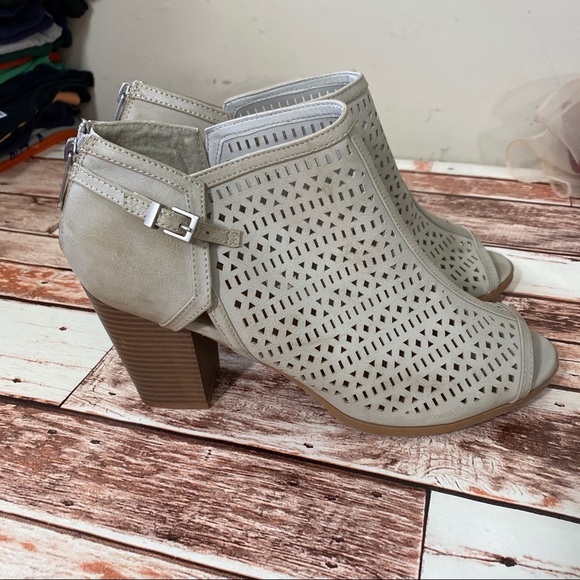 Daisy Fuentes WesleyPeep-toe ankle bootie Size 12 - Picture 3 of 8